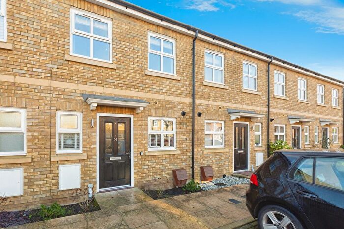 2 Bedroom Terraced House For Sale In Timms Close, Aylesbury, HP20