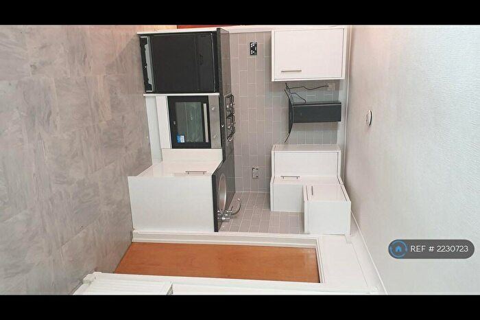 2 Bedroom Flat To Rent In Druidstone Road, Cardiff, CF3