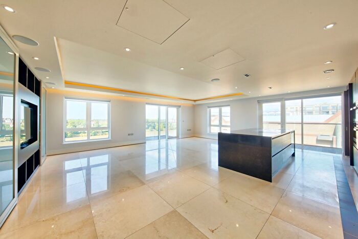 3 Bedroom Flat To Rent In Distillery Wharf, Chancellors Road, Fulham, W6