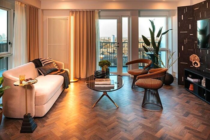 1 Bedroom Flat For Sale In Queens Cross, Royal Eden Docks, Eden Place, London, E16