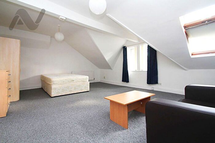 Studio To Rent In Endymion Road, London, N4