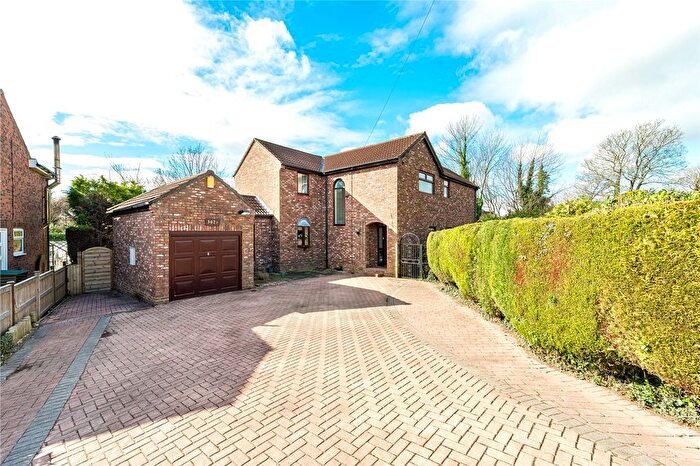 4 Bedroom Detached House For Sale In Potovens Lane, Wrenthorpe, Wakefield, West Yorkshire, WF2