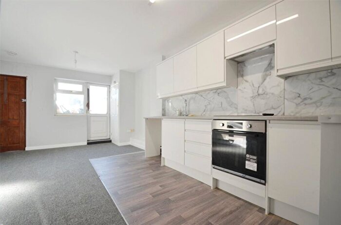 1 Bedroom Apartment To Rent In Ross Parade, Wallington, SM6