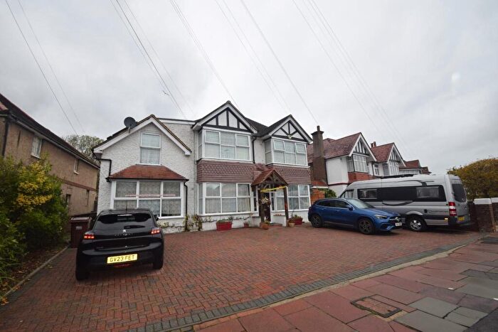 1 Bedroom Apartment To Rent In Rosebery Avenue, Eastbourne, BN22