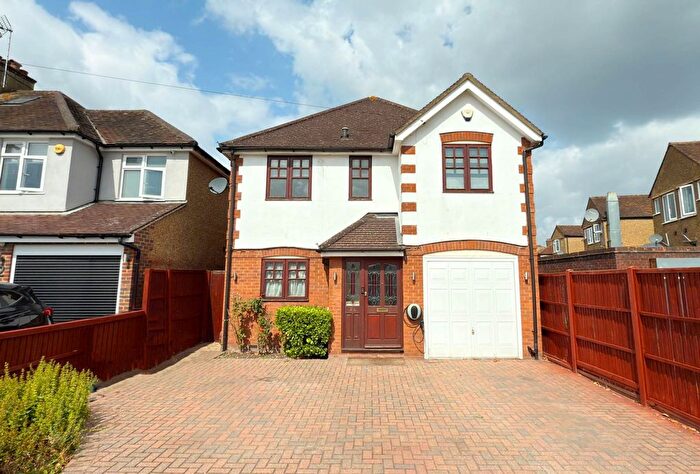 4 Bedroom Detached House For Sale In Knutsford Avenue, North Watford, WD24