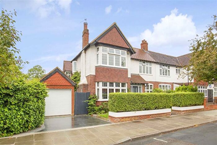 4 Bedroom Semi-detached House To Rent In Elmfield Avenue, Middlesex, TW11
