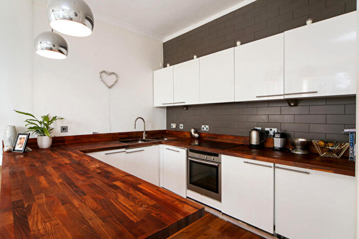 2 Bedroom Apartment To Rent In Monument Hill, Weybridge, KT13