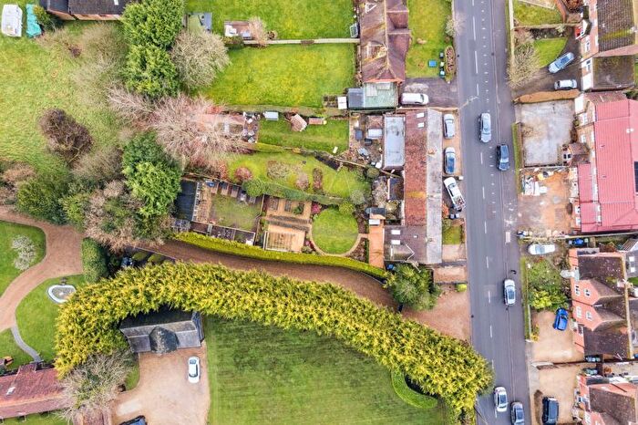 3 Bedroom End Of Terrace House For Sale In Main Road, Naphill, High Wycombe, HP14