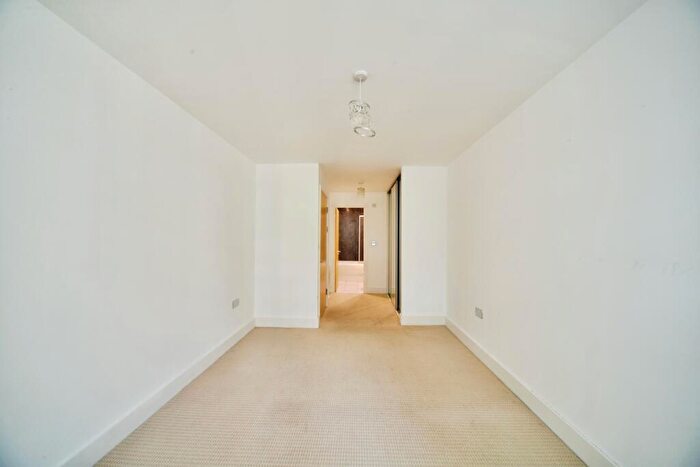 1 Bedroom Flat For Sale In Millharbour, London, E14