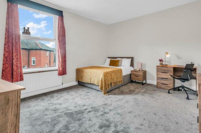 4 Bedroom House To Rent In Beechwood Road, Burley, LS4