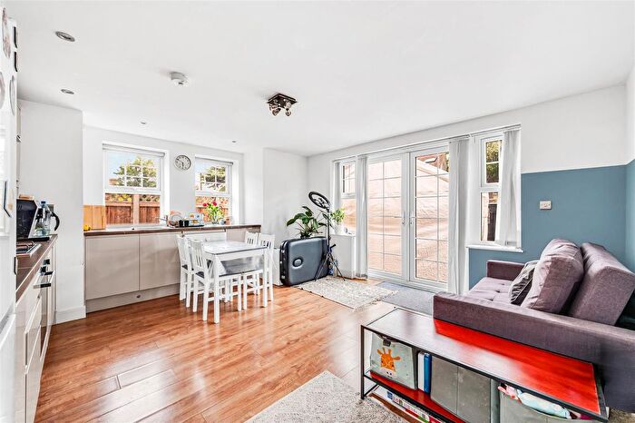 1 Bedroom Flat To Rent In Campbell Road, Hanwell, W7