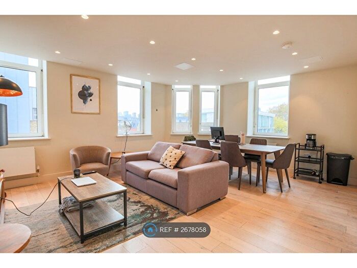 3 Bedroom Flat To Rent In Tower View House, London, E2