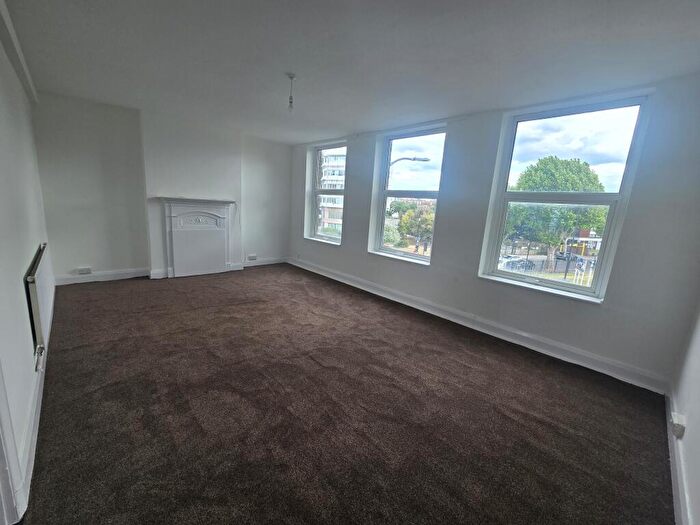 3 Bedroom Maisonette To Rent In Catford Broadway, London, SE6