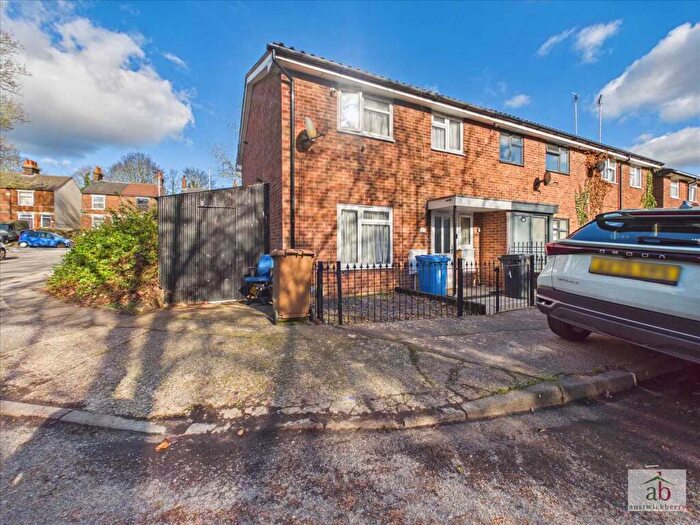 3 Bedroom End Of Terrace House For Sale In Weaver Close, Ipswich, IP1