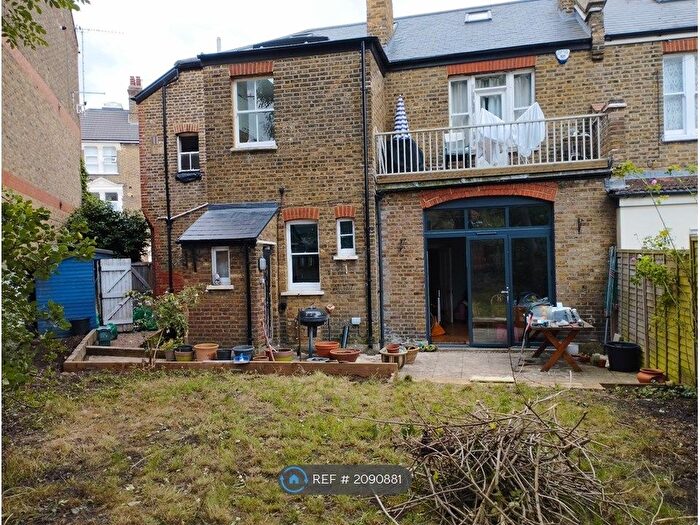 3 Bedroom Maisonette To Rent In Philip Lane, London, N15