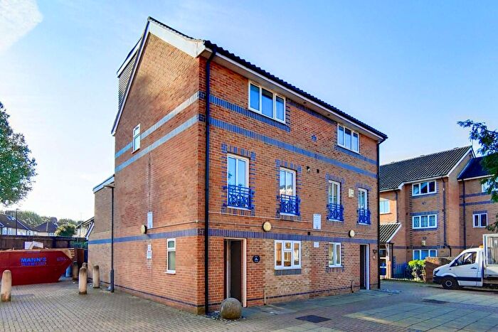 6 Bedroom Semi-Detached House To Rent In Ambassador Square, Isle Of Dogs, Canary Wharf, London, E14