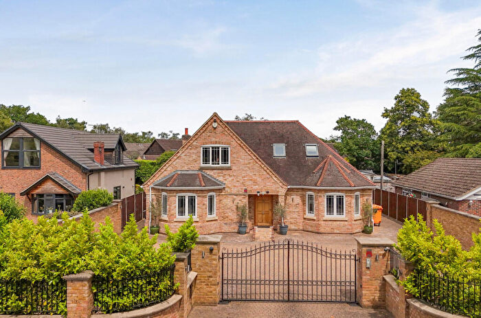 5 Bedroom Detached House For Sale In Barkham Ride, Finchampstead, Wokingham, RG40