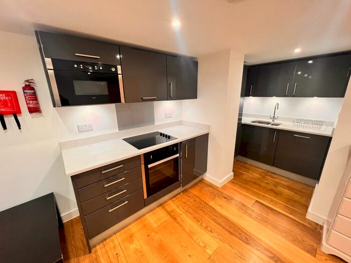 2 Bedroom Flat To Rent In Pembroke Road, London, N10