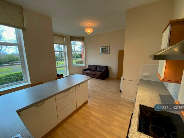 3 Bedroom Flat To Rent In Ockbrook Drive, Nottingham, NG3