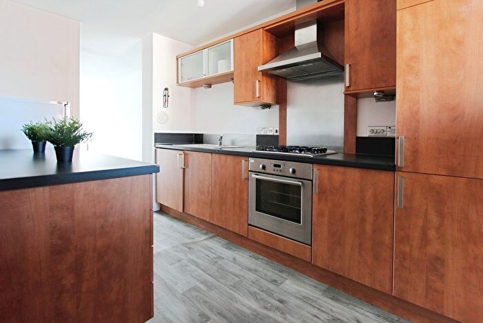 2 Bedroom Flat To Rent In Salamander Court, Edinburgh, EH6