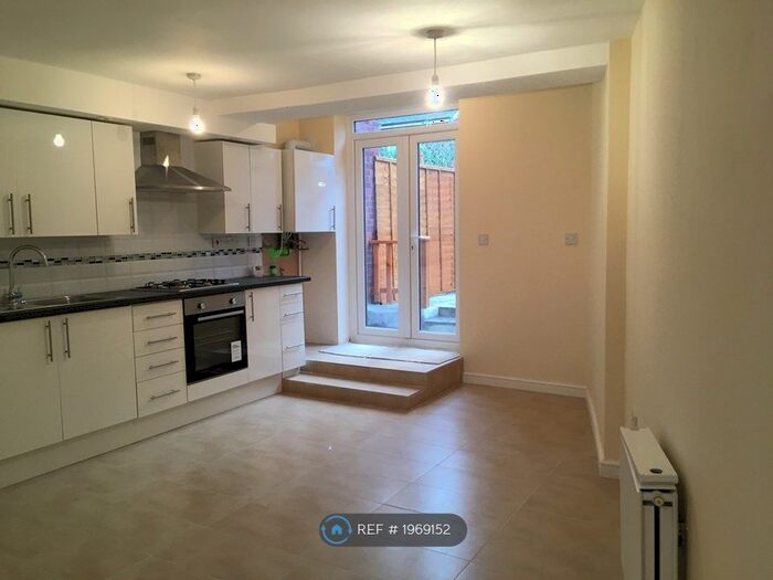 3 Bedroom End Of Terrace House To Rent In Glentanner Way, London, SW17
