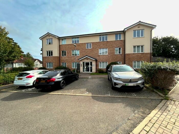 2 Bedroom Apartment To Rent In Woollens Grove, Hoddesdon, EN11