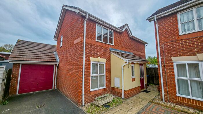 3 Bedroom Link Detached House For Sale In Kentlea Road, West Thamesmead, SE28