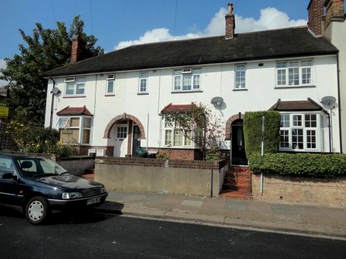 2 Bedroom Flat To Rent In Loring Road, Isleworth, TW7