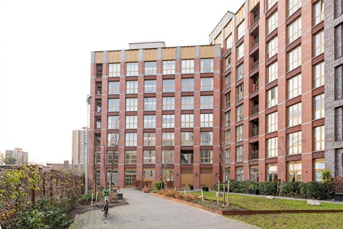 2 Bedroom Flat For Sale In Wansbeck Road, Hackney, E3