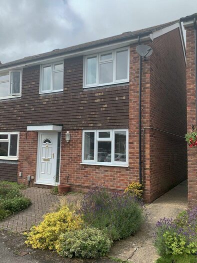 3 Bedroom Semi-Detached House To Rent In Robertsfield, Thatcham, RG19