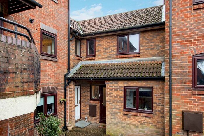 2 Bedroom Maisonette To Rent In Raphael Drive, Watford, WD24