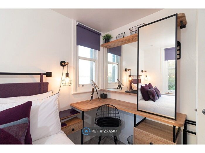 2 Bedroom Flat To Rent In Lovely, Bournemouth, BH1