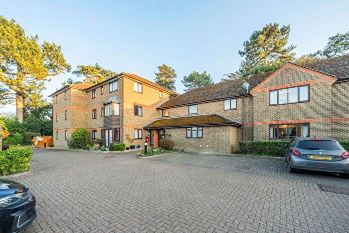 2 Bedroom Flat For Sale In The Furlong, Tring, HP23