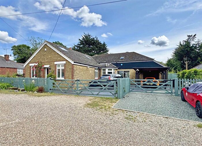 4 Bedroom Chalet For Sale In Peverel Avenue, Hatfield Peverel, Chelmsford, CM3