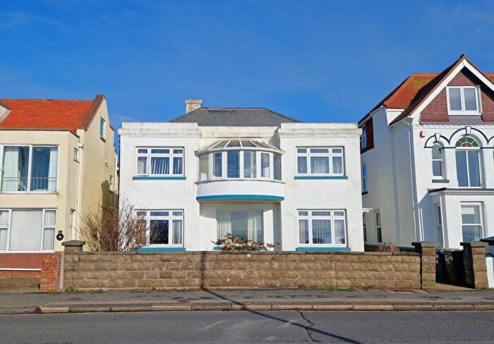 5 Bedroom Detached House For Sale In Marine Parade West, Lee-on-the-Solent, Hampshire, PO13