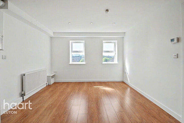 1 Bedroom Apartment For Sale In Old Bedford Road, Luton, LU2