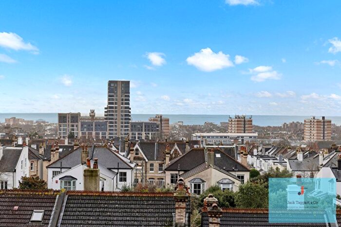 1 Bedroom Flat For Sale In Hove Park Gardens, Hove, BN3