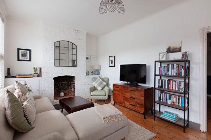 2 Bedroom Maisonette For Sale In Pearcroft Road, Leytonstone, London, E11