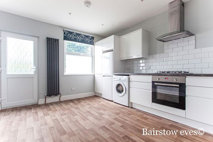 3 Bedroom Flat To Rent In Howard Road, London, E17