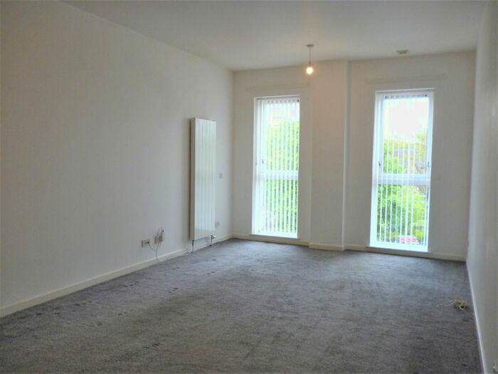 2 Bedroom Flat To Rent In Main Street, Kilsyth, G65