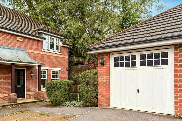 3 Bedroom Semi-Detached House To Rent In Lincoln Place, Chandler's Ford, Eastleigh, Hampshire SO53