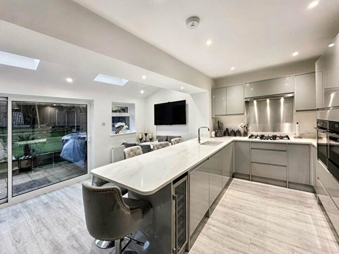 3 Bedroom End Of Terrace House For Sale In Amherst Drive, Orpington, BR5