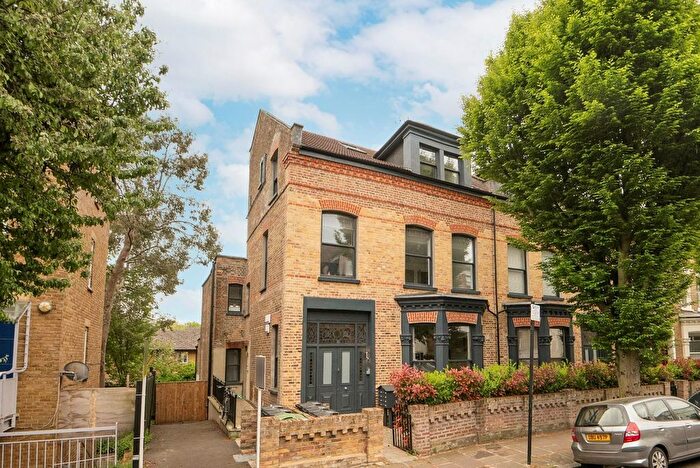 3 Bedroom Flat For Sale In Adolphus Road, London, N4