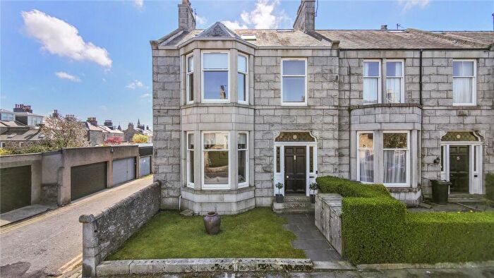 5 Bedroom End Of Terrace House For Sale In Carlton Place, Aberdeen, AB15