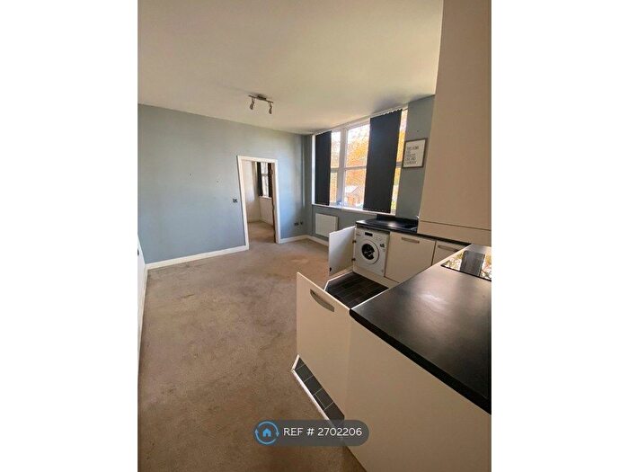 2 Bedroom Flat To Rent In Ravenscliffe Road, Kidsgrove, ST7