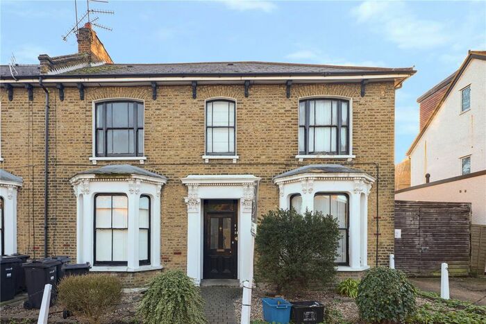 Studio To Rent In Nightingale Lane, London E11