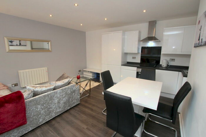 2 Bedroom Apartment To Rent In Gladstone Court, NG7