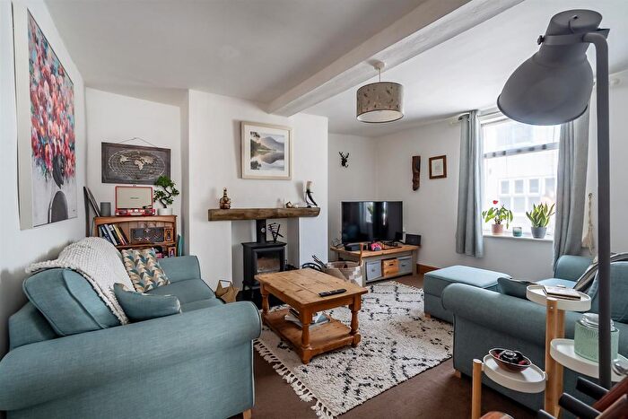 3 Bedroom Semi-Detached House For Sale In High Street, Cawood, Selby, YO8