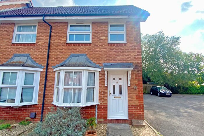 2 Bedroom Terraced House To Rent In Eden Court, Didcot, OX11