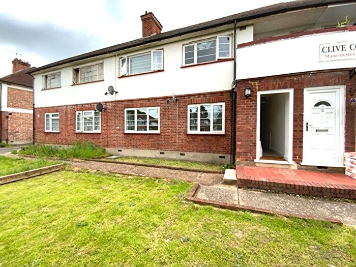 2 Bedroom Flat To Rent In Oakleigh Avenue, Surbiton, KT6